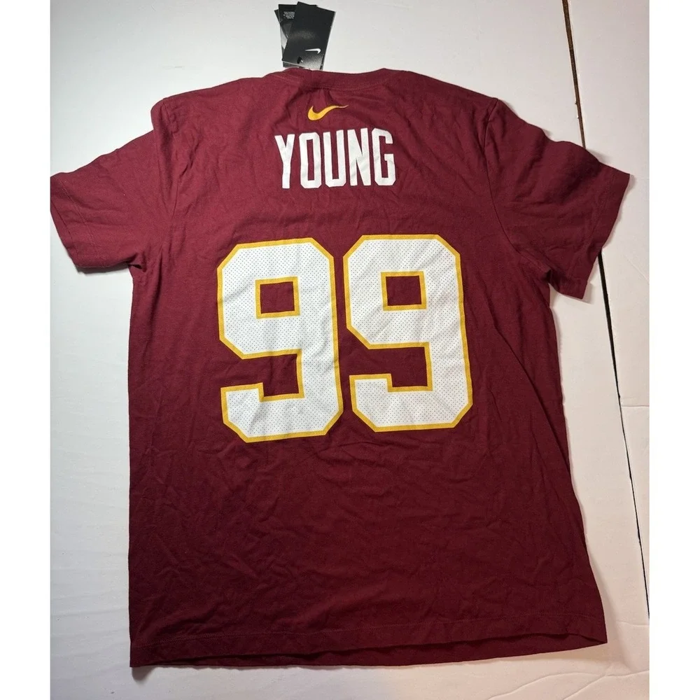 Washington Redskins Nike Tee, Chase Young #99 Men's Large T-shirt
